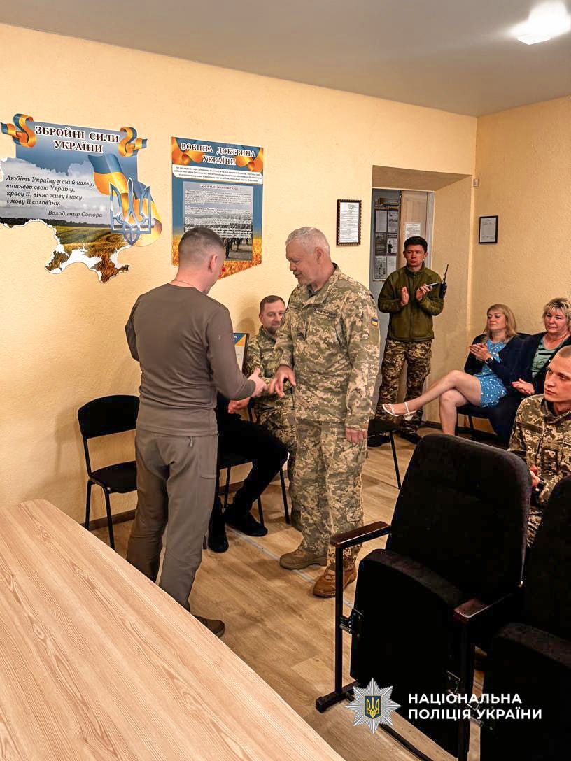 Трирічну дівчинку розшукав на Черкащині військовий – побачив біля водойми