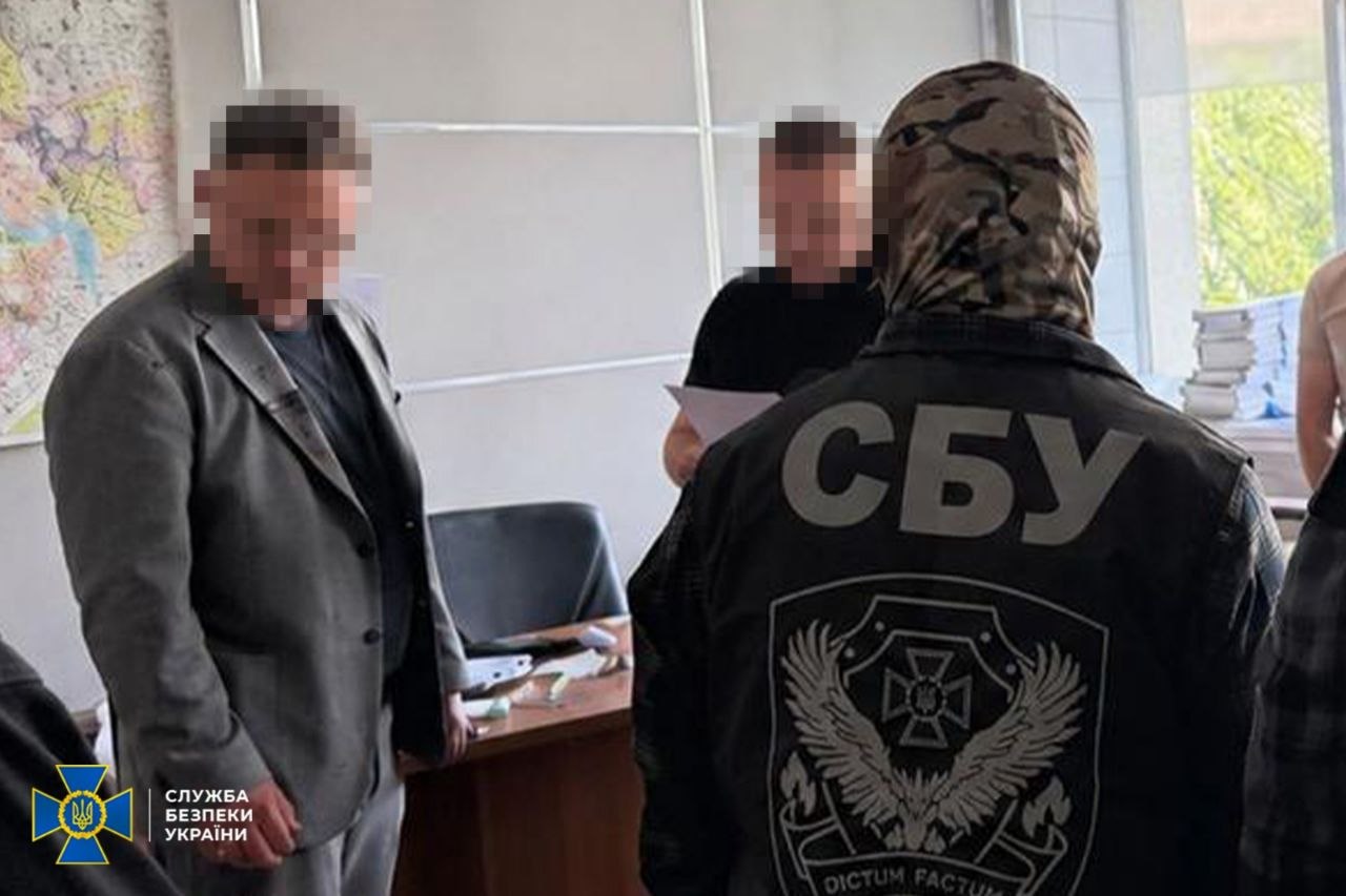 Посадовців дорожнього управління Київщини затримали під час отримання хабаря