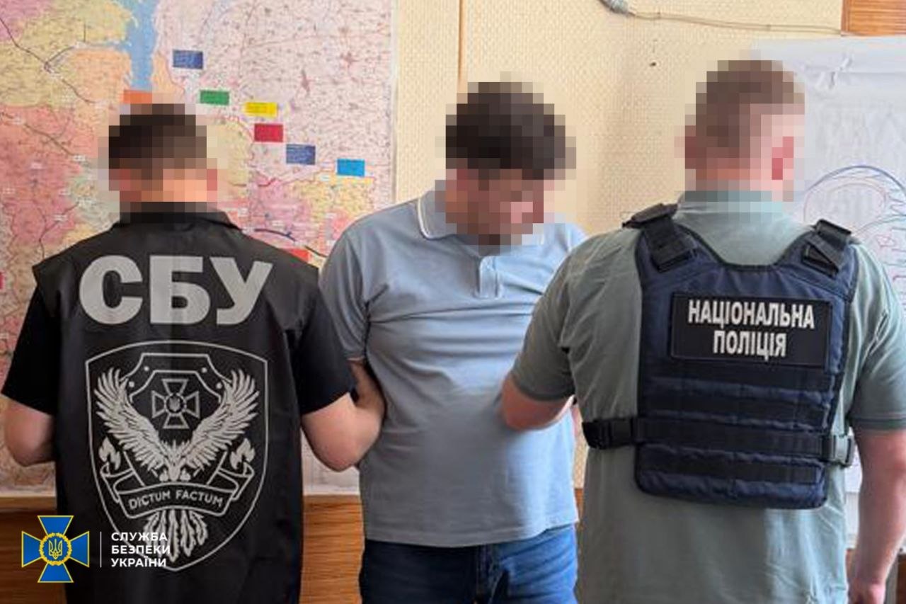 Посадовців дорожнього управління Київщини затримали під час отримання хабаря - фото 2