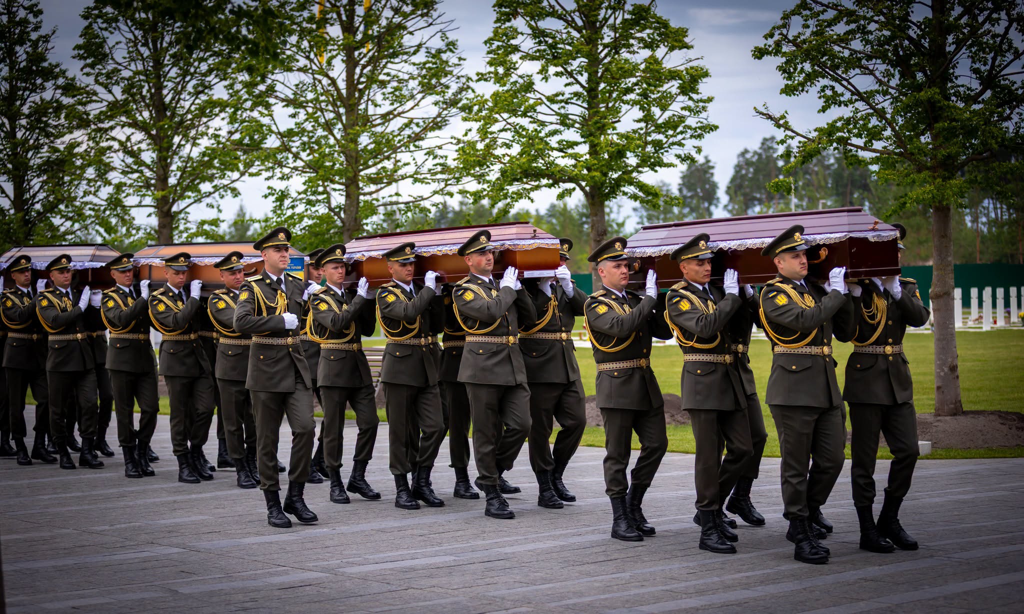На Національному військовому меморіальному кладовищі поховали 13 українських воїнів, чиї імена невстановлені - фото 5