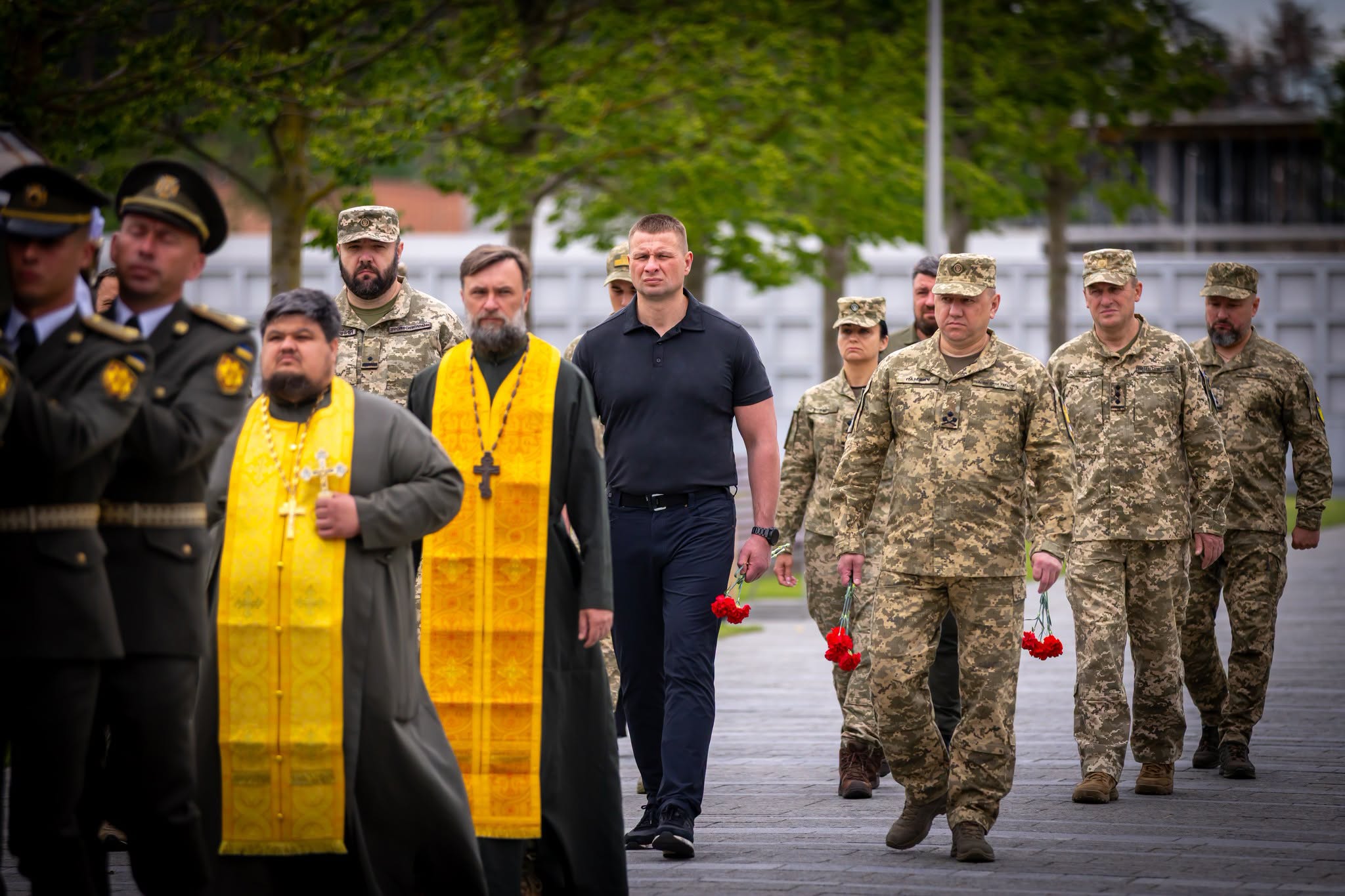 На Національному військовому меморіальному кладовищі поховали 13 українських воїнів, чиї імена невстановлені - фото 2