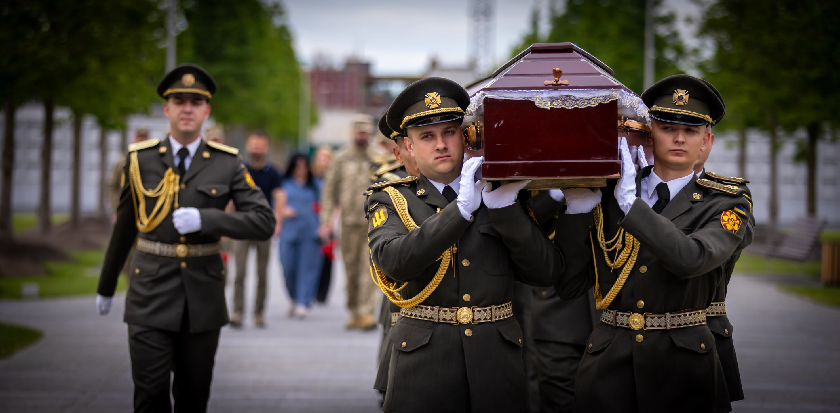 На Національному військовому меморіальному кладовищі поховали 13 українських воїнів, чиї імена невстановлені - фото 4