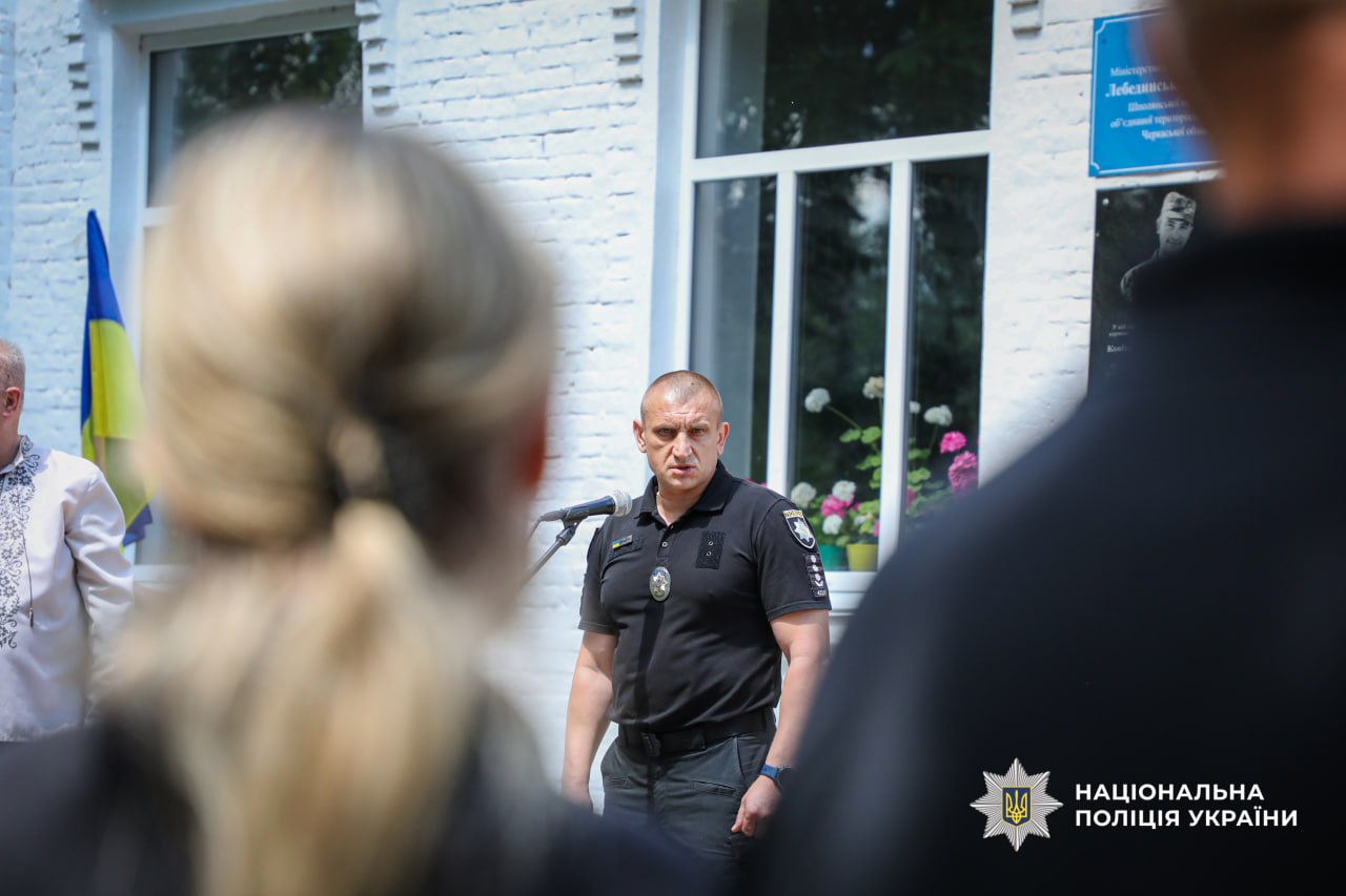 На Черкащині відкрили меморіальну дошку поліцейському Євгенію Крамаренку - фото 2
