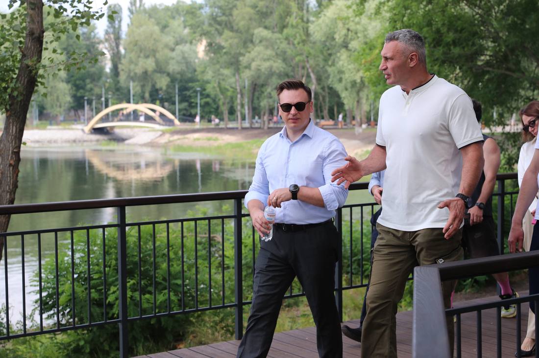 У Києві відкрили Вільнюський сквер та пішохідний міст - фото 3
