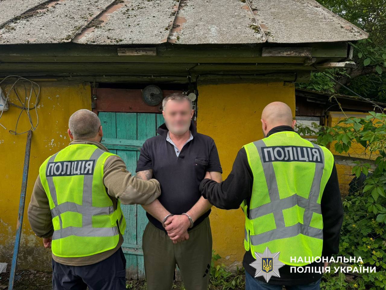 На Київщині військовий у СЗЧ спалив два автомобілі сусідки - фото 2