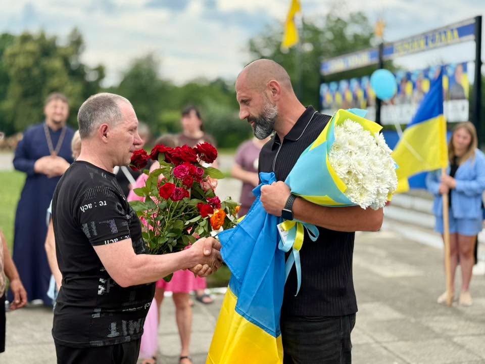На Вінниччині зустріли двох Олександрів, які повернулися з полону - фото 27