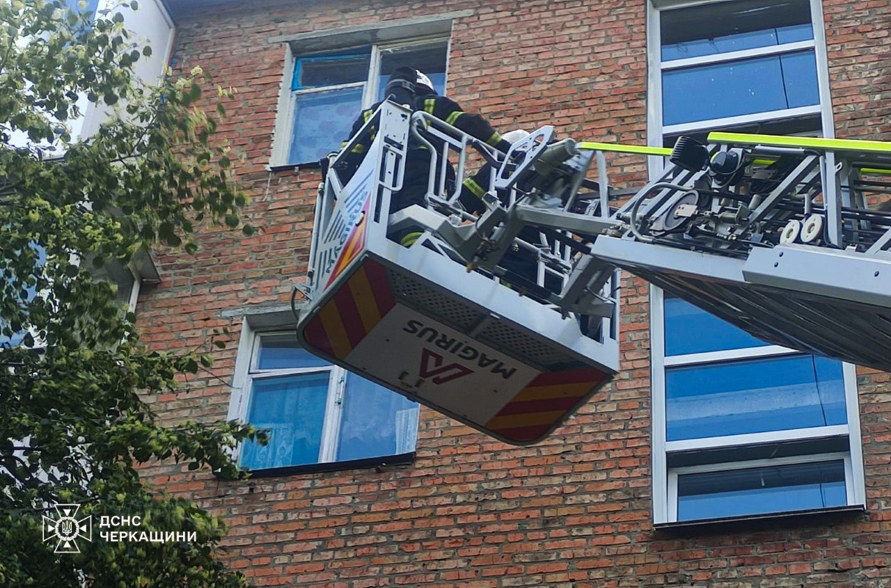 В Умані чоловік втратив свідомість через задимлення на кухня - фото 2