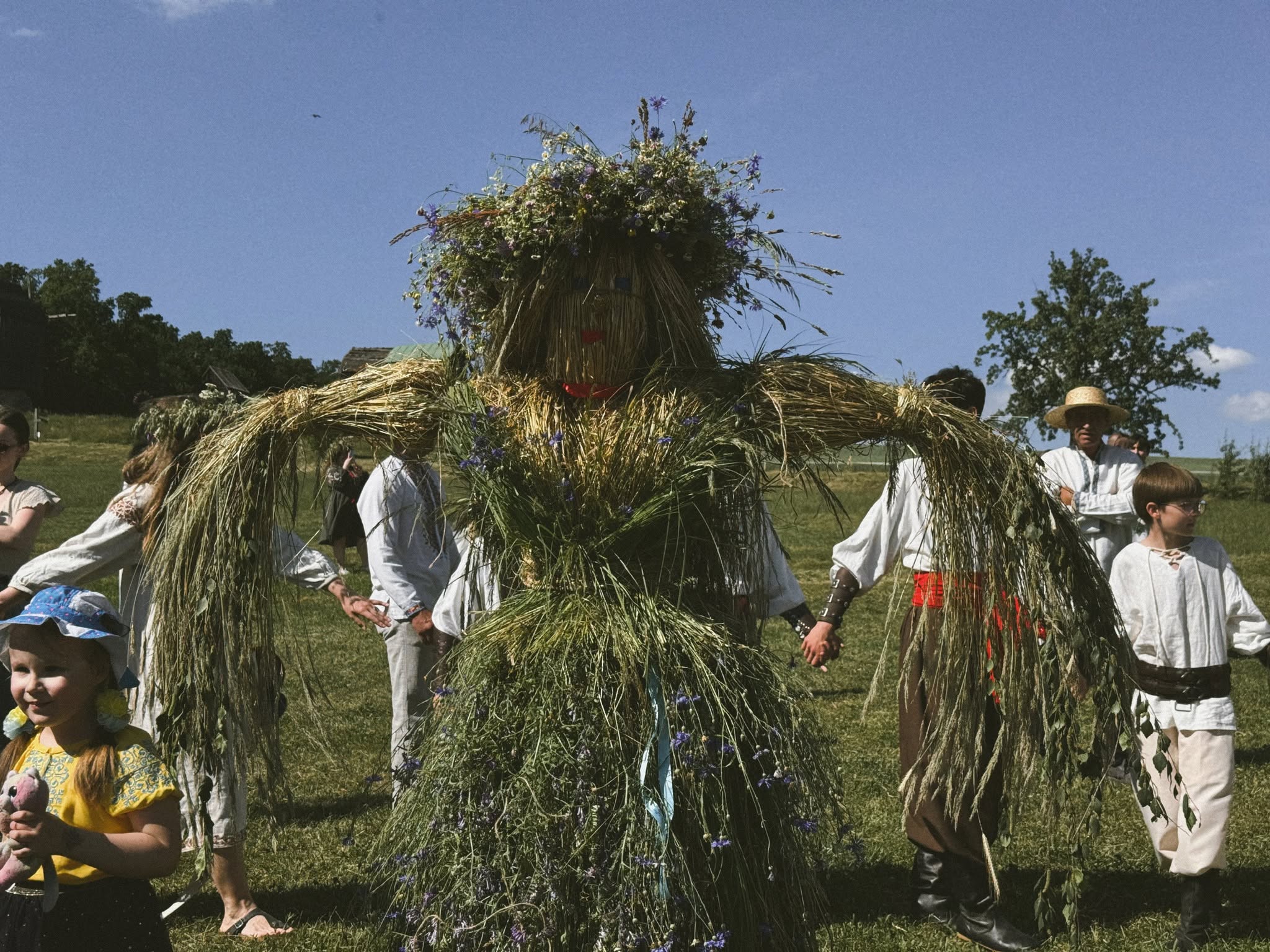 Вінкоплетіння, хороводи та народні пісні: як у Києві святкували Івана Купала - фото 17