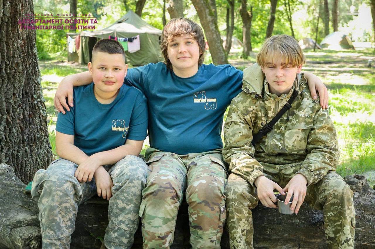 Жили у польових умовах: школярі із Черкас пройшли військово-патріотичний табір «Marine camp»
