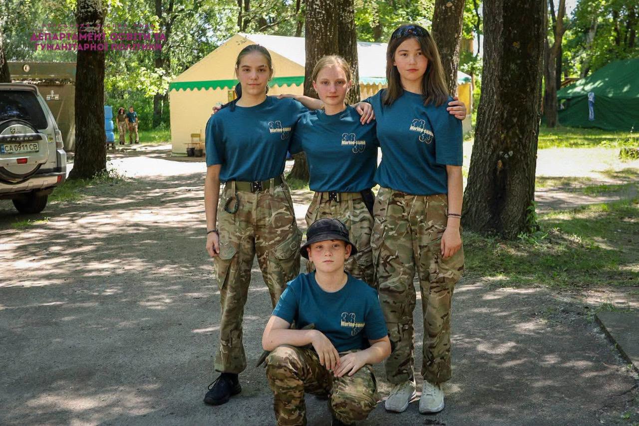 Жили у польових умовах: школярі із Черкас пройшли військово-патріотичний табір «Marine camp» - фото 2