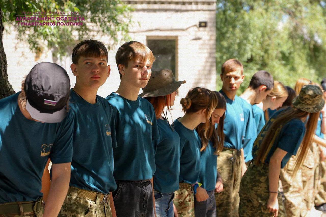 Жили у польових умовах: школярі із Черкас пройшли військово-патріотичний табір «Marine camp» - фото 4