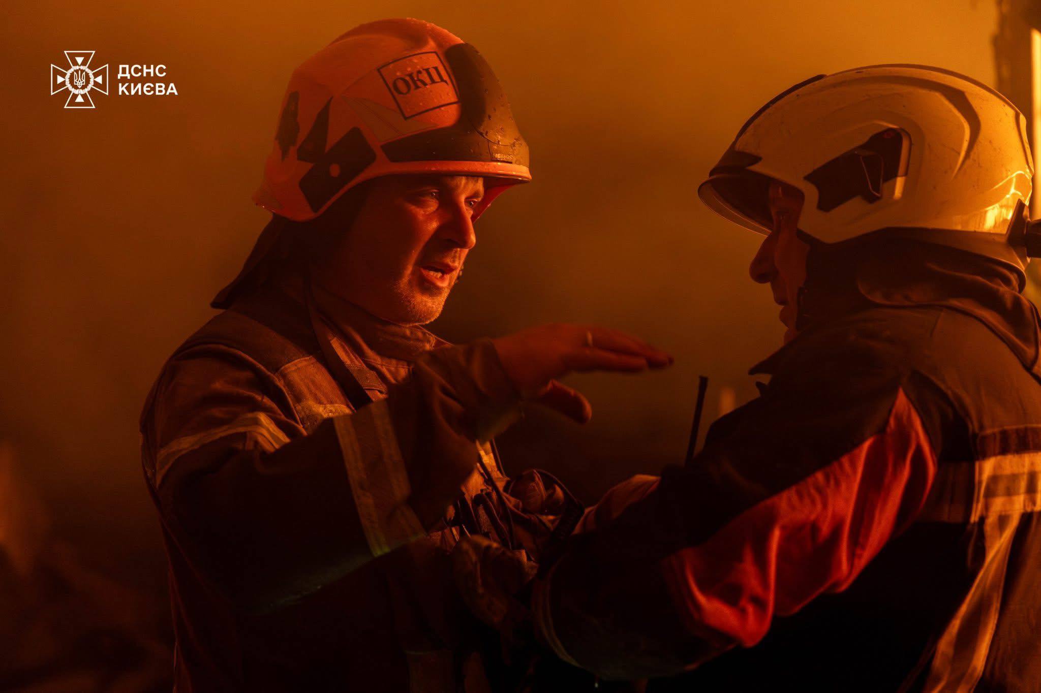 Начальник ДСНС Києва подякував рятувальникам і силам ППО за ліквідацію наслідків російського обстрілу