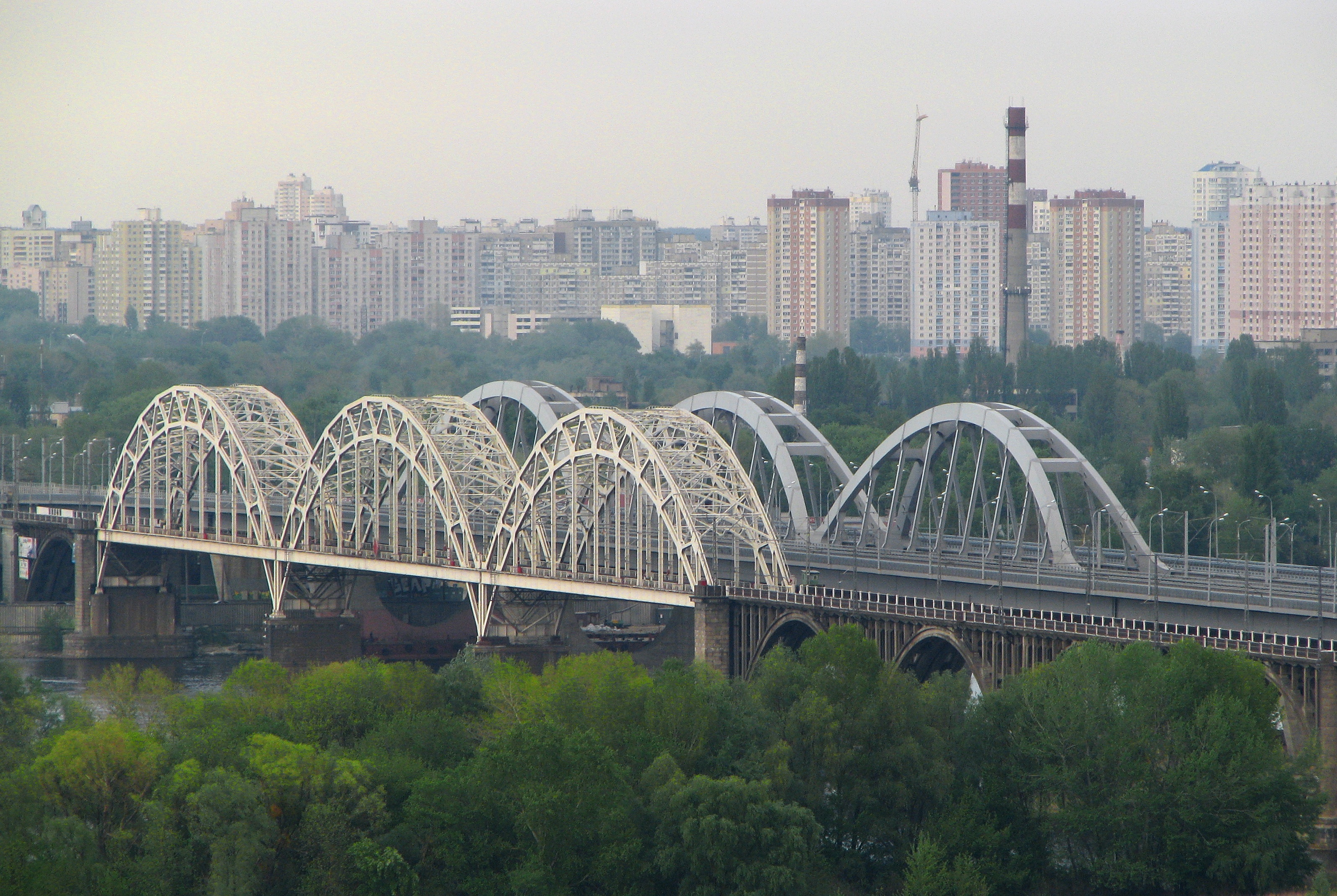 «Шовк, танки та підводні урбан-легенди: Що ховає від ваших очей Дарницький район