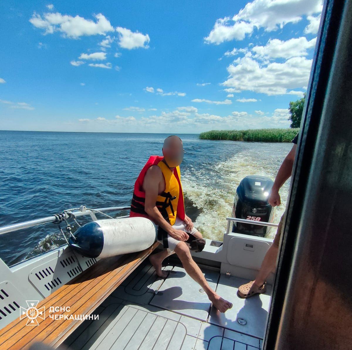 Врятували чоловіка із надувним матрацом на Черкащині