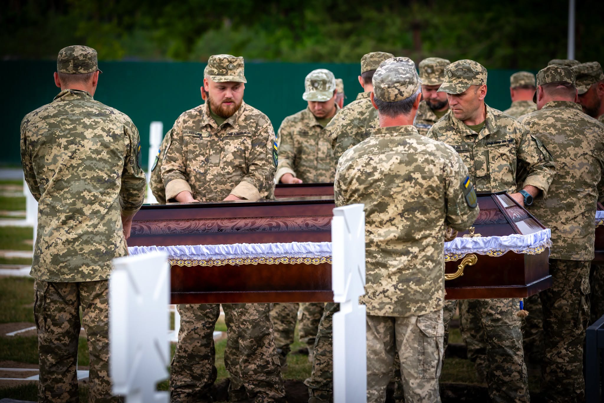 На меморіальному кладовищі в Києві поховали чотирьох невідомих українських воїнів - фото 5