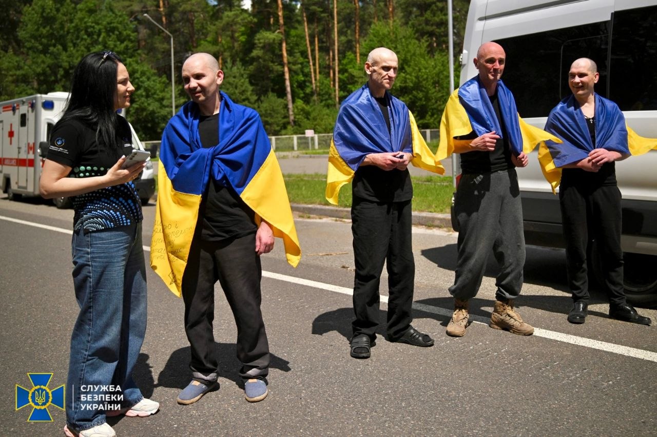 З російського полону повернулися семеро цивільних українців - фото 10