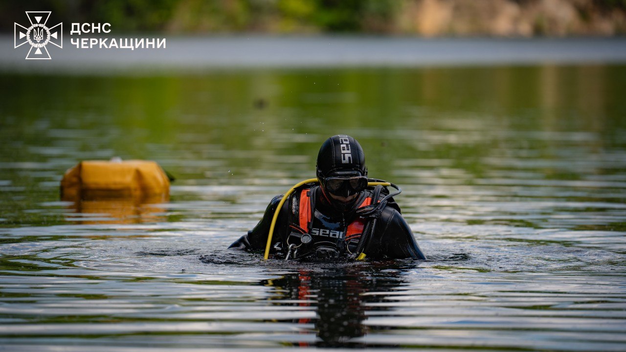 На Черкащині водолази-сапери ДСНС щодня обстежують і розміновують водойми, – ДСНС