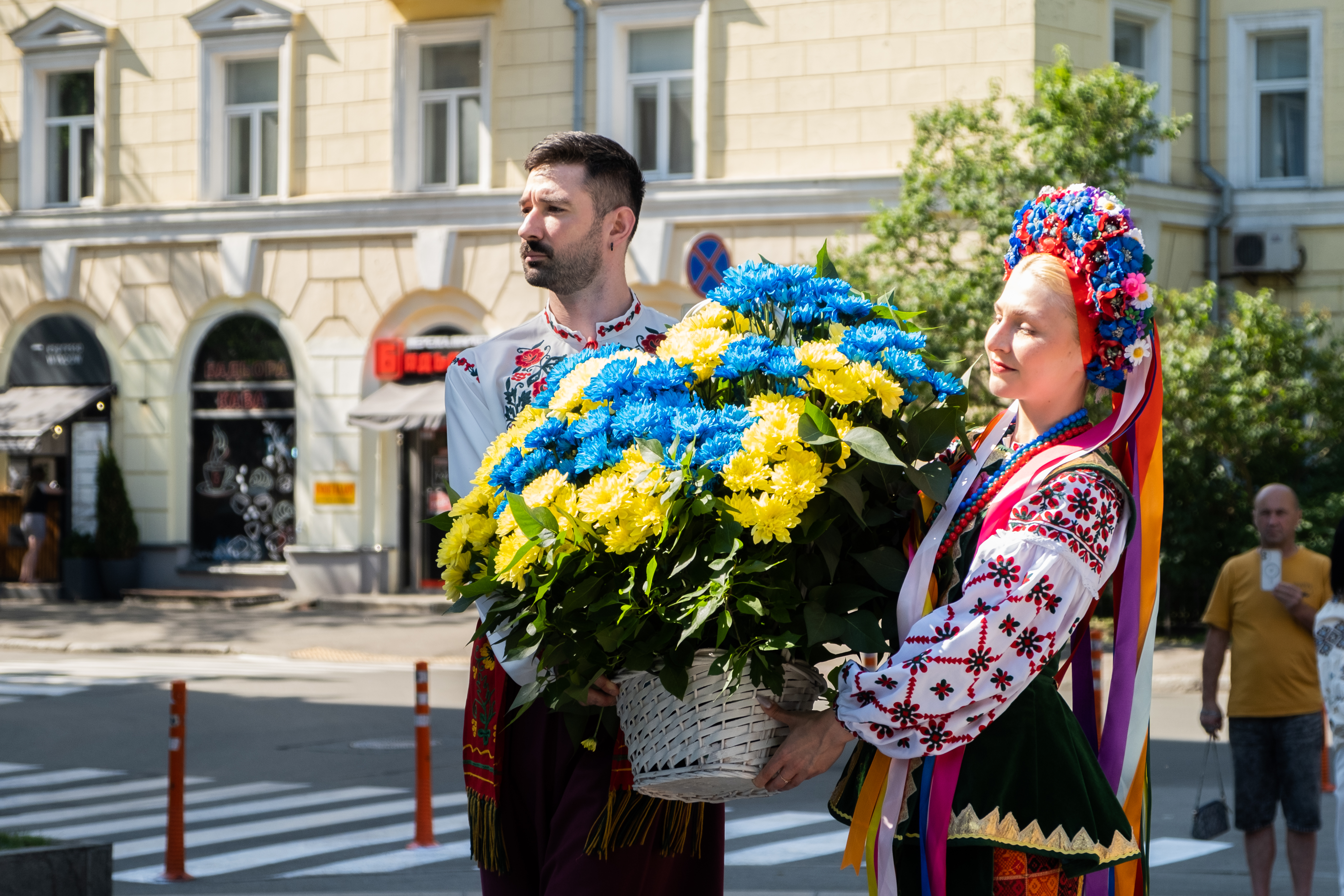 У Києві до Дня Конституції України відбулося покладання квітів до пам’ятника Пилипу Орлику - фото 4