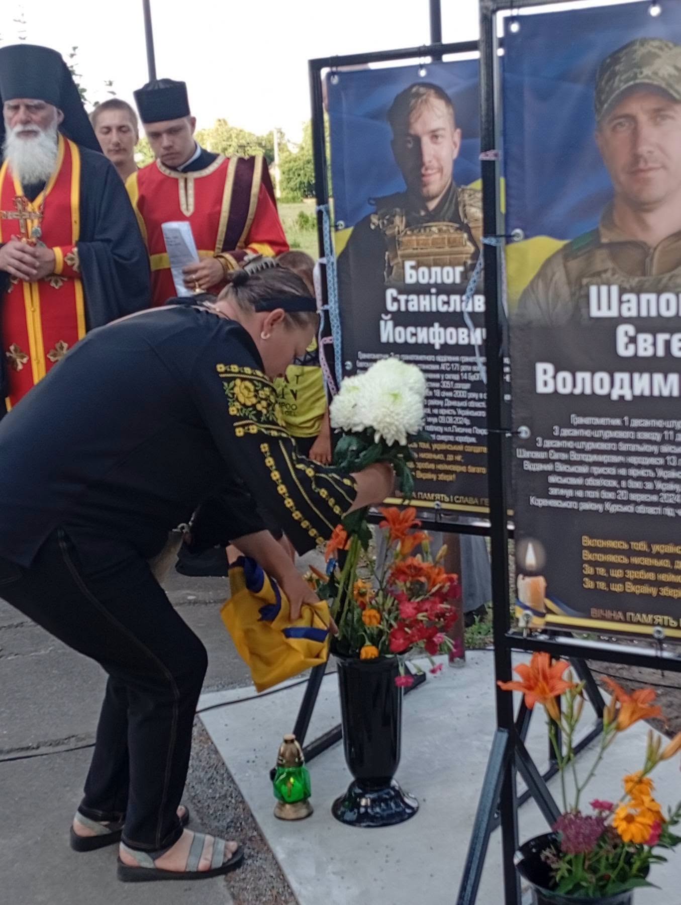На Чорнобаївщині відкрили пам’ятні стели на честь двох полеглих захисників України