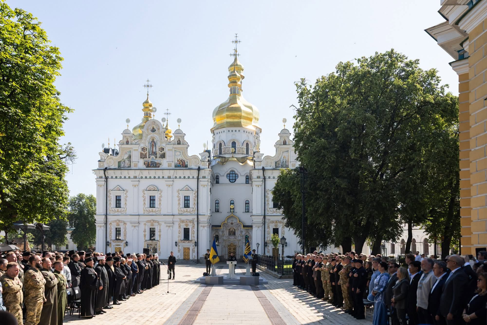 Зеленський нагородив орденом «За мужність» трьох рятувальників з Черкащини