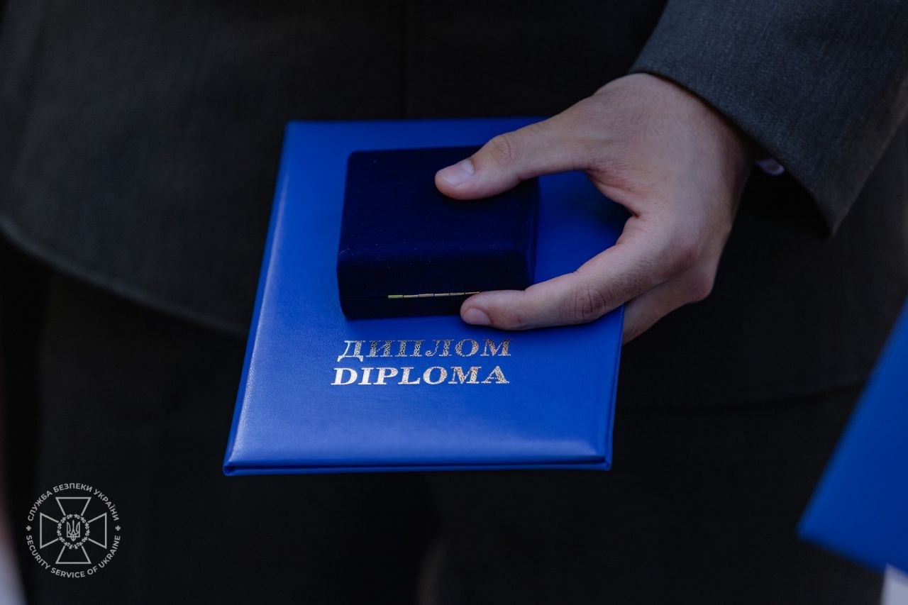 Перші зірки на погонах: Академія та Інститут СБУ випустили молодих офіцерів - фото 3