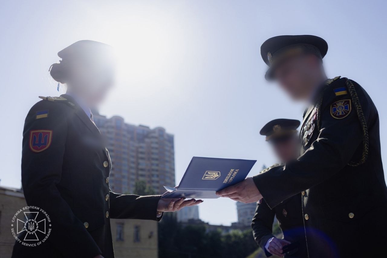 Перші зірки на погонах: Академія та Інститут СБУ випустили молодих офіцерів - фото 4