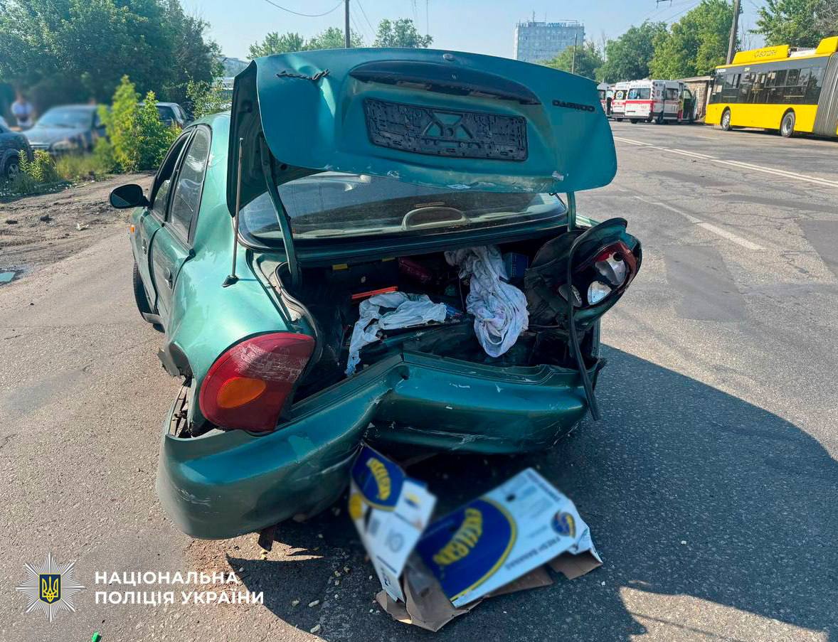 У Подільському районі Києва зіткнулися чотири автомобілі: є загибла та постраждалі - фото 6