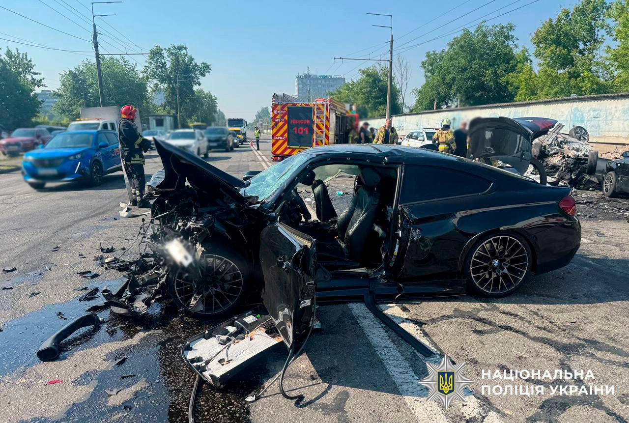 У Подільському районі Києва зіткнулися чотири автомобілі: є загибла та постраждалі - фото 4