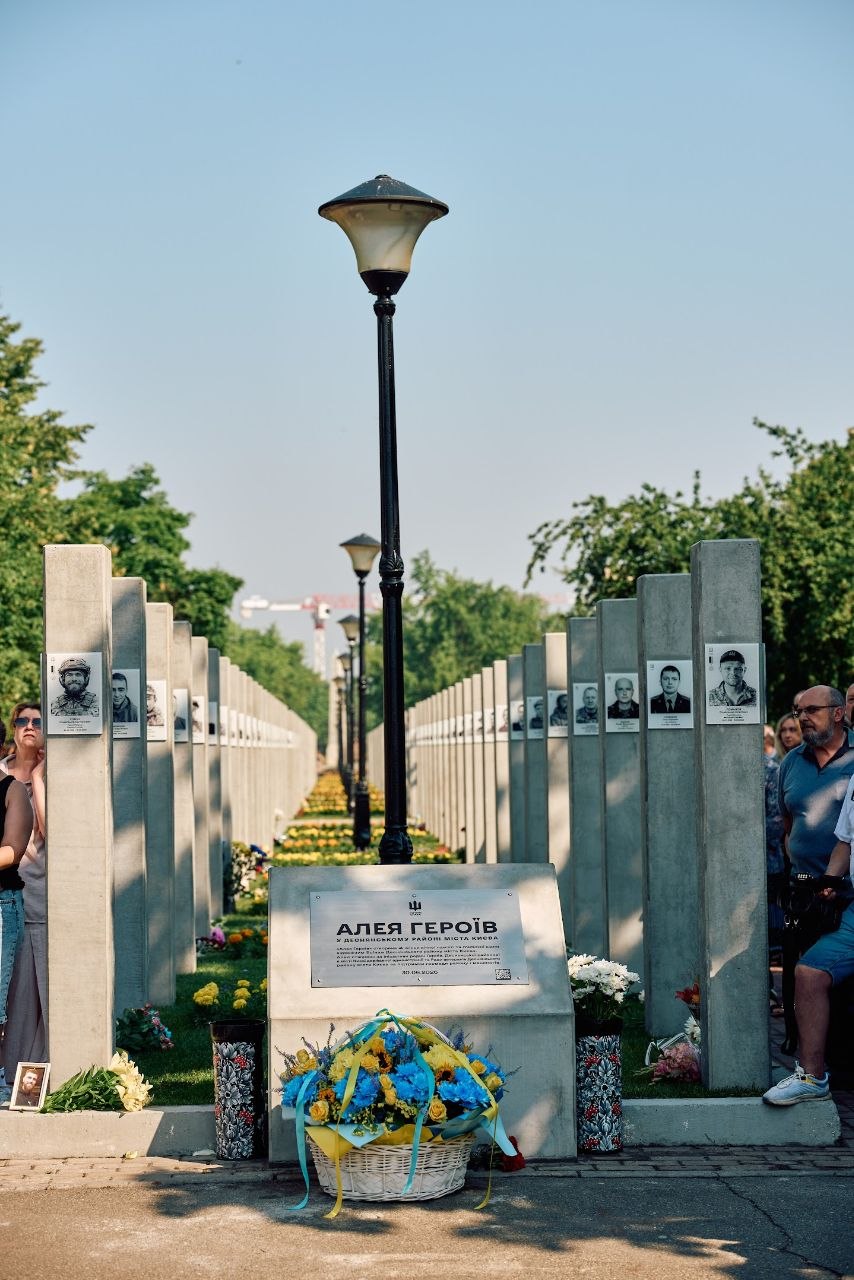 У Деснянському районі відкрили Алею Героїв: чому кияни обурені - фото 11