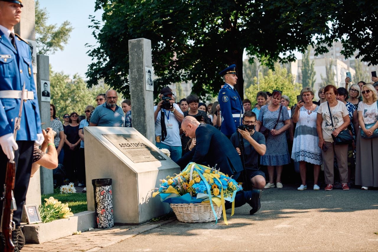 У Деснянському районі відкрили Алею Героїв: чому кияни обурені - фото 16