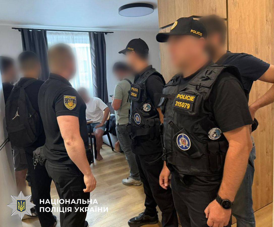Київські копи викрили шахраїв, жертвами яких стали громадяни Чехії - фото 2