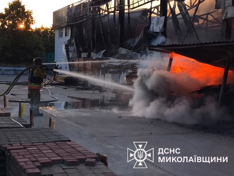 Російська армія атакувала будівельний супермаркет на Миколаївщині - фото 2