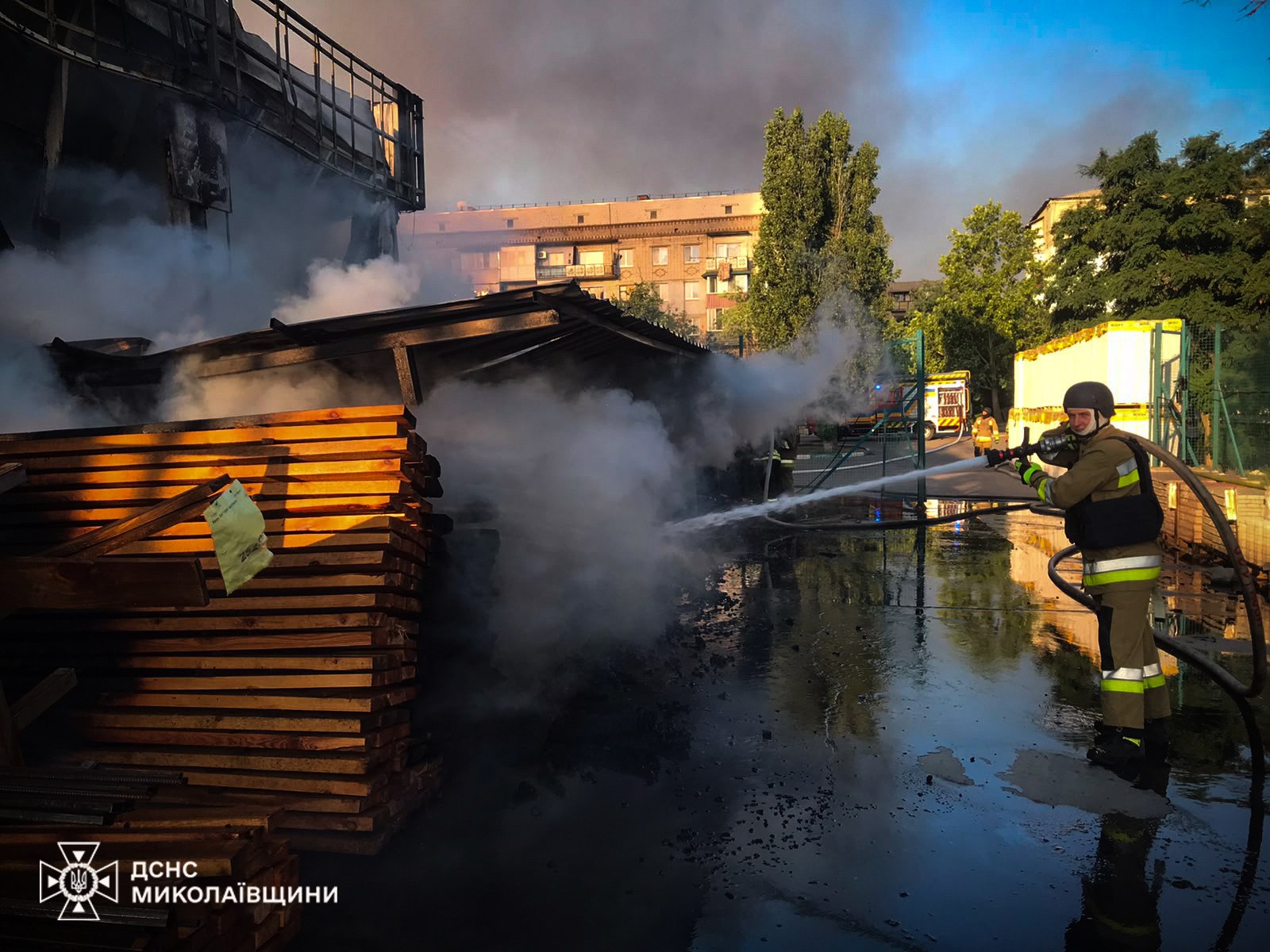Російська армія атакувала будівельний супермаркет на Миколаївщині - фото 3