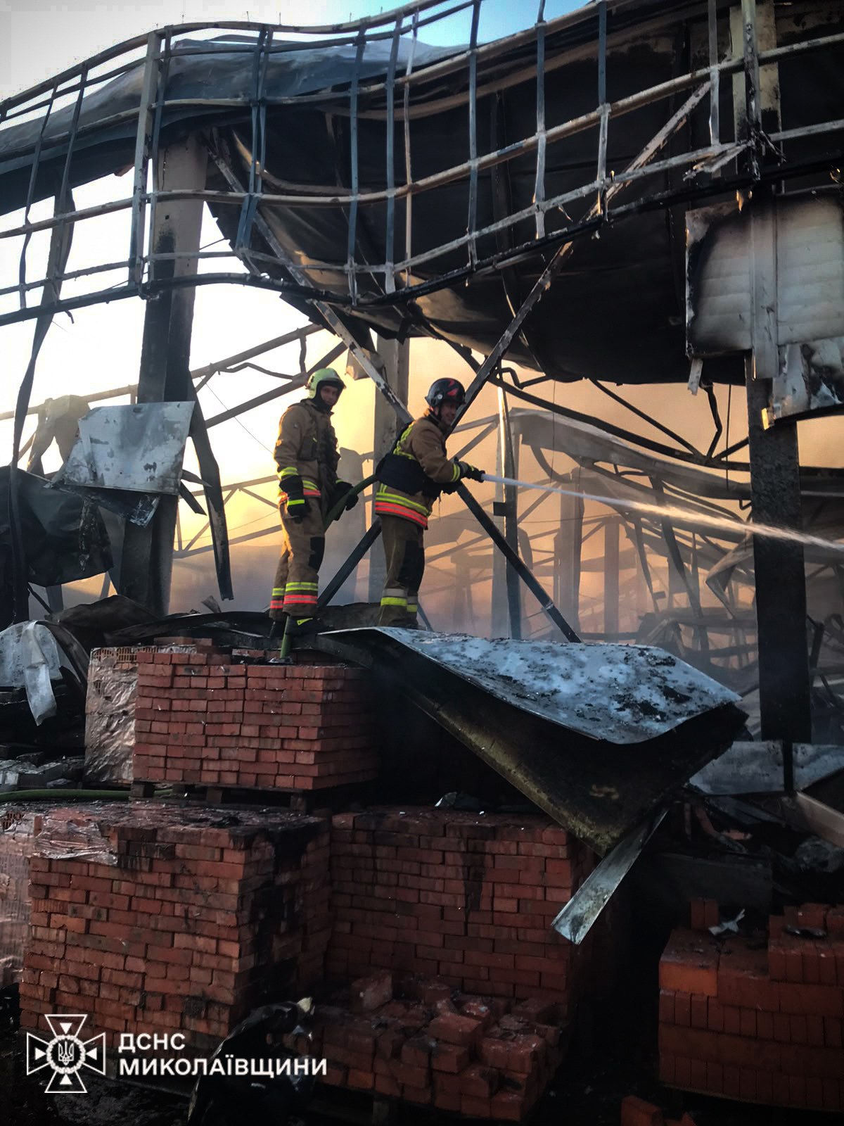 Російська армія атакувала будівельний супермаркет на Миколаївщині - фото 5