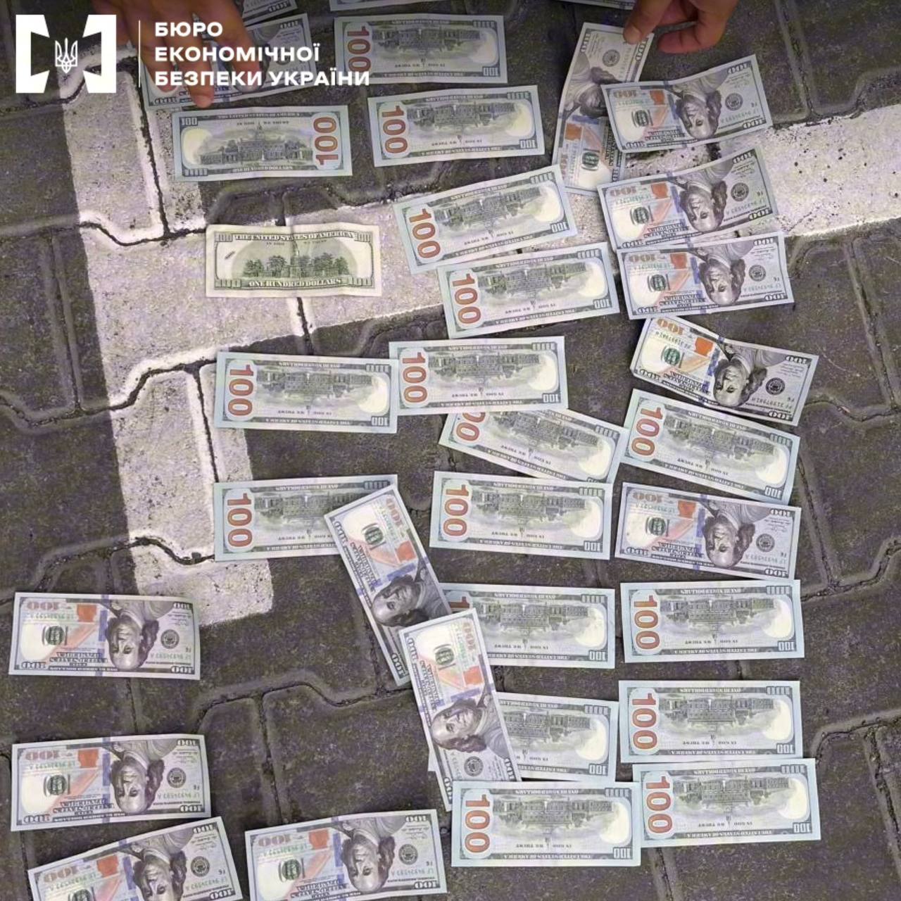 Понад 300 авто, ввезених як гуманітарну допомогу, виставили на продаж: у Києві викрили масштабну схему - фото 2