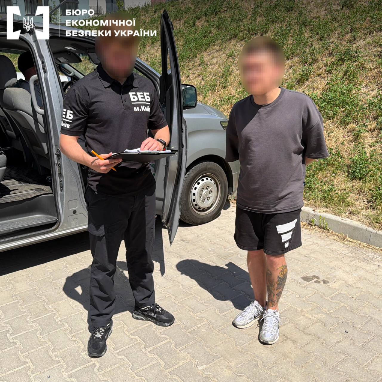 Понад 300 авто, ввезених як гуманітарну допомогу, виставили на продаж: у Києві викрили масштабну схему - фото 3
