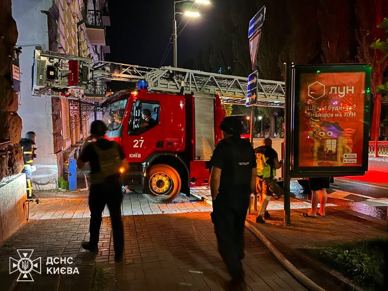 Десятки поранених та 9 загиблих: наслідки масованої атаки РФ на Київ - фото 8