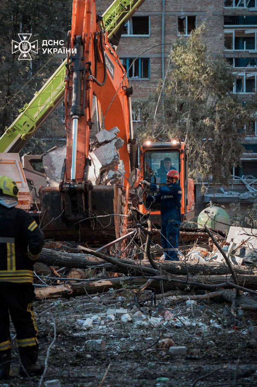 В лікарнях Києва троє поранених дітей. Однорічного хлопчика зараз оперують медики - фото 2