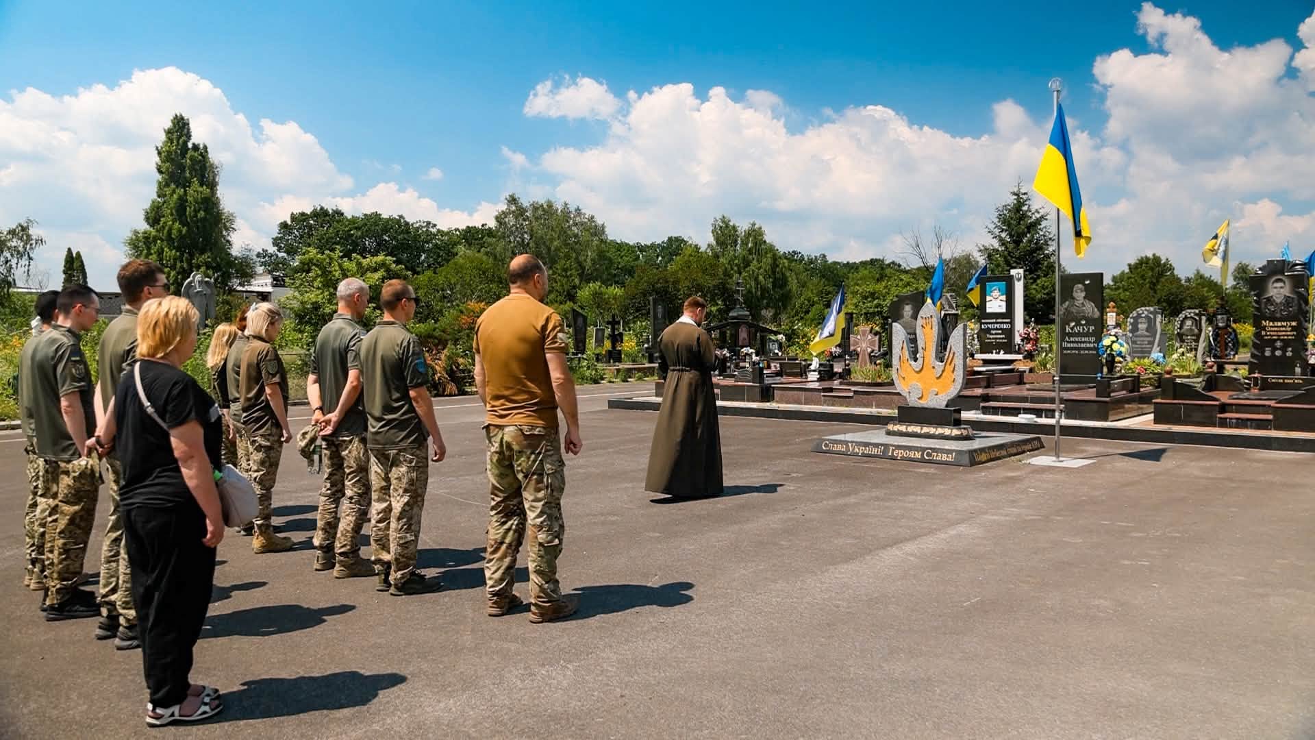 У Свято-Михайлівському гарнізонному соборі молилися за воїнів 118-ї окремої бригади - фото 3