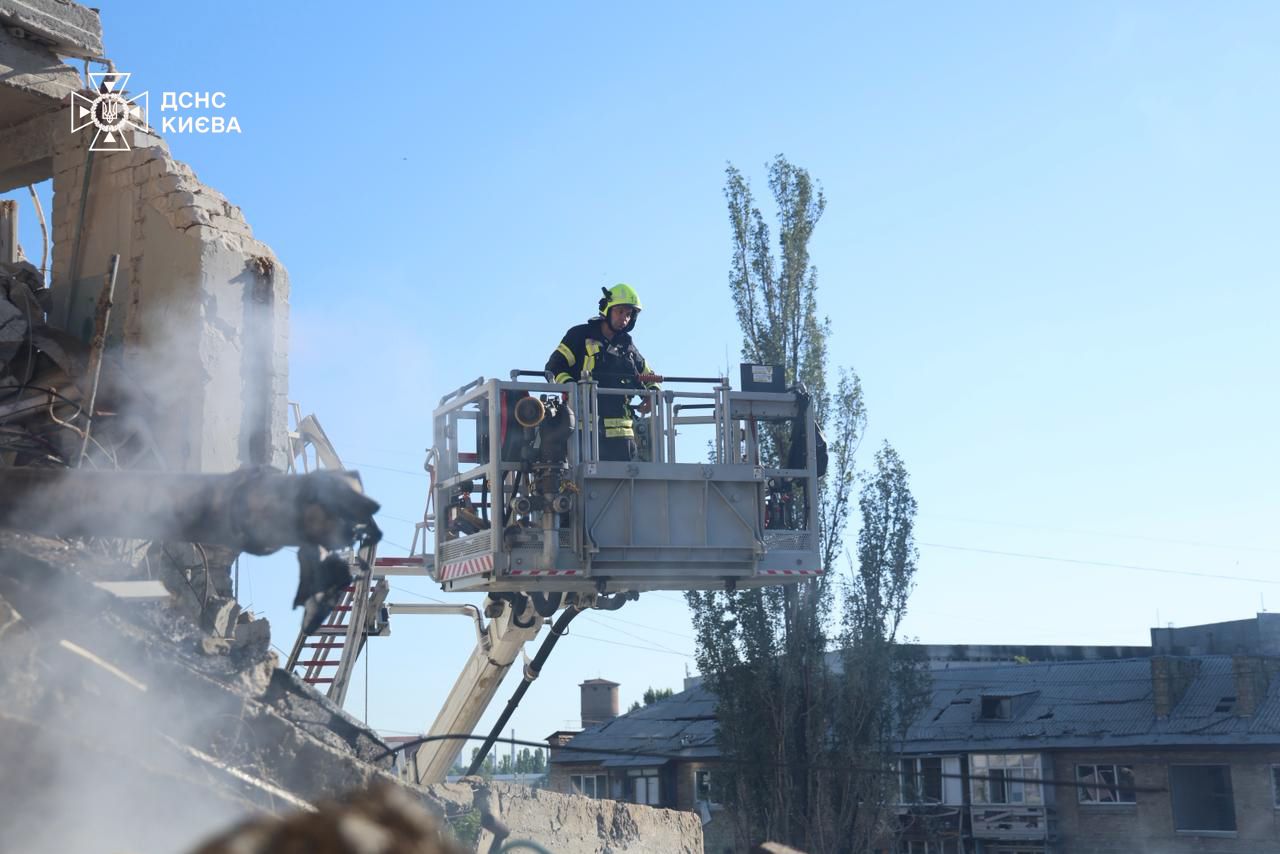 Кількість загиблих у Києві зросла до 17 - фото 5