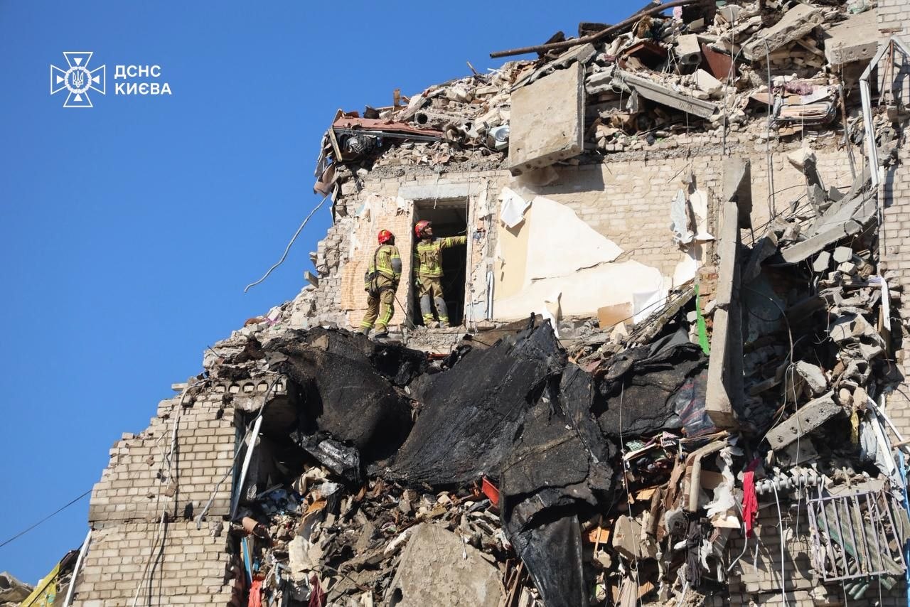 У столиці відомо про 18 загиблих внаслідок російського обстрілу - фото 4