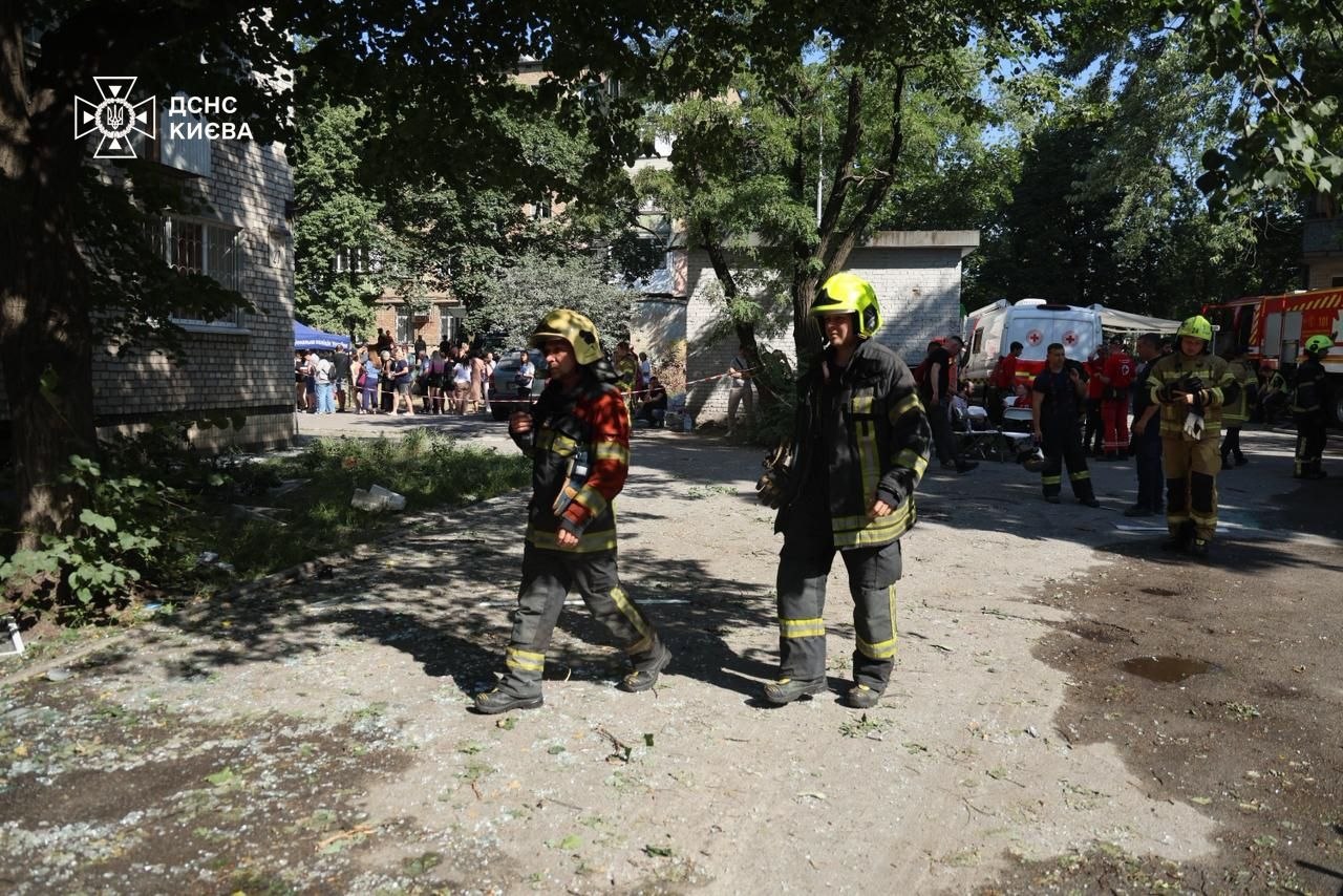 У столиці відомо про 18 загиблих внаслідок російського обстрілу - фото 5