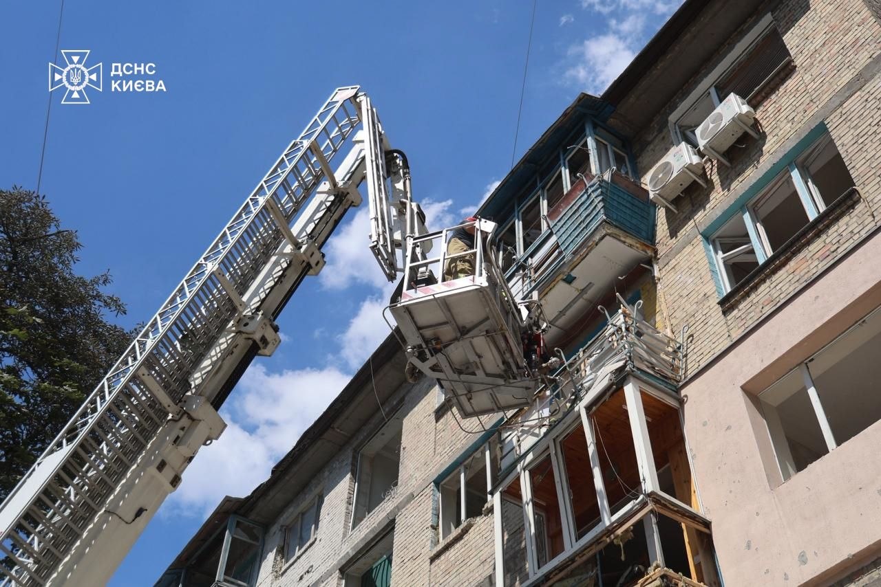 Кількість загиблих внаслідок російської атаки в Києві зросла до 21 людини - фото 4