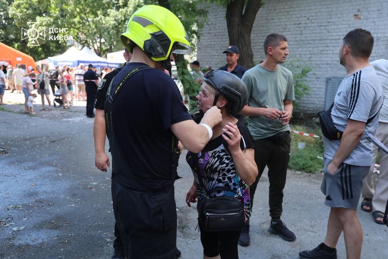 Кількість загиблих внаслідок російської атаки в Києві зросла до 21 людини - фото 6