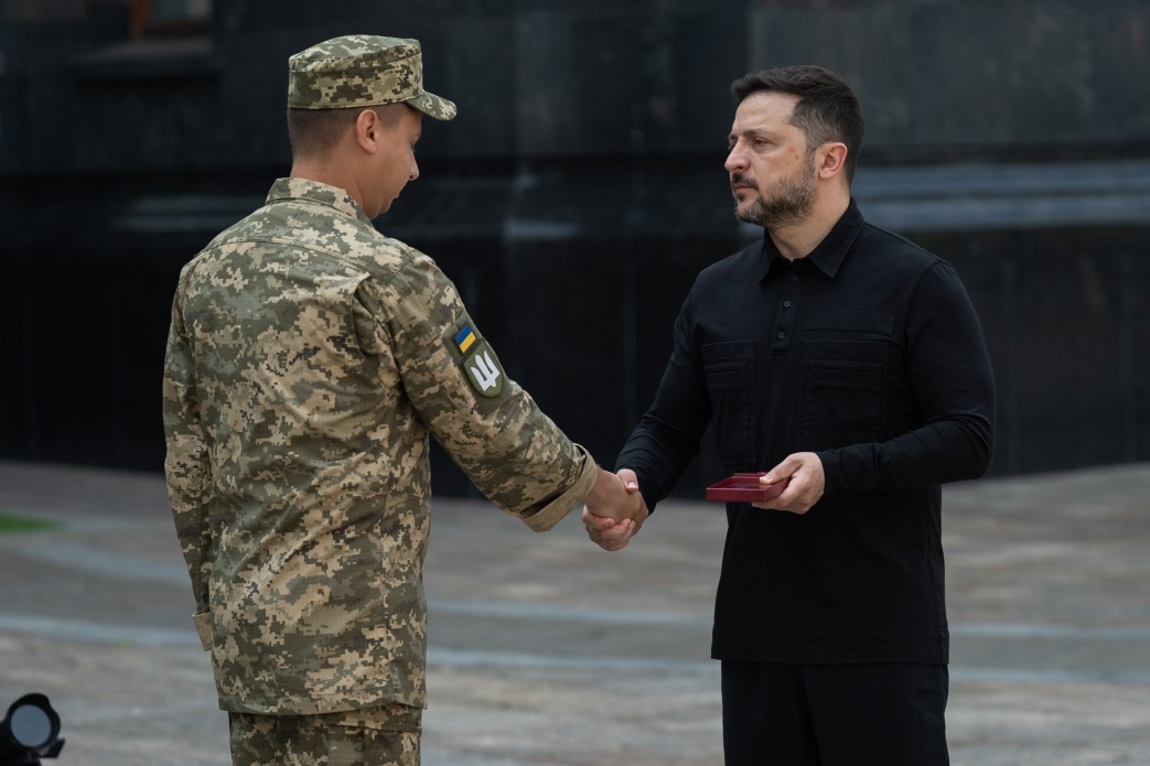 Президент відзначив орденами воїнів армійської авіації - фото 8