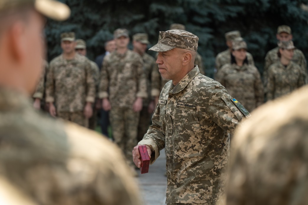 Президент відзначив орденами воїнів армійської авіації - фото 2