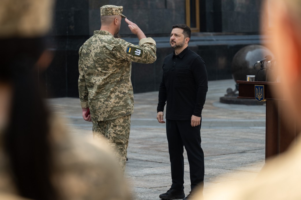 Президент відзначив орденами воїнів армійської авіації - фото 7
