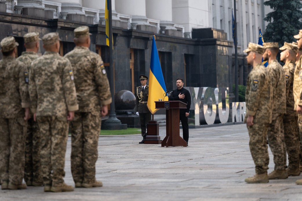 Президент відзначив орденами воїнів армійської авіації - фото 10