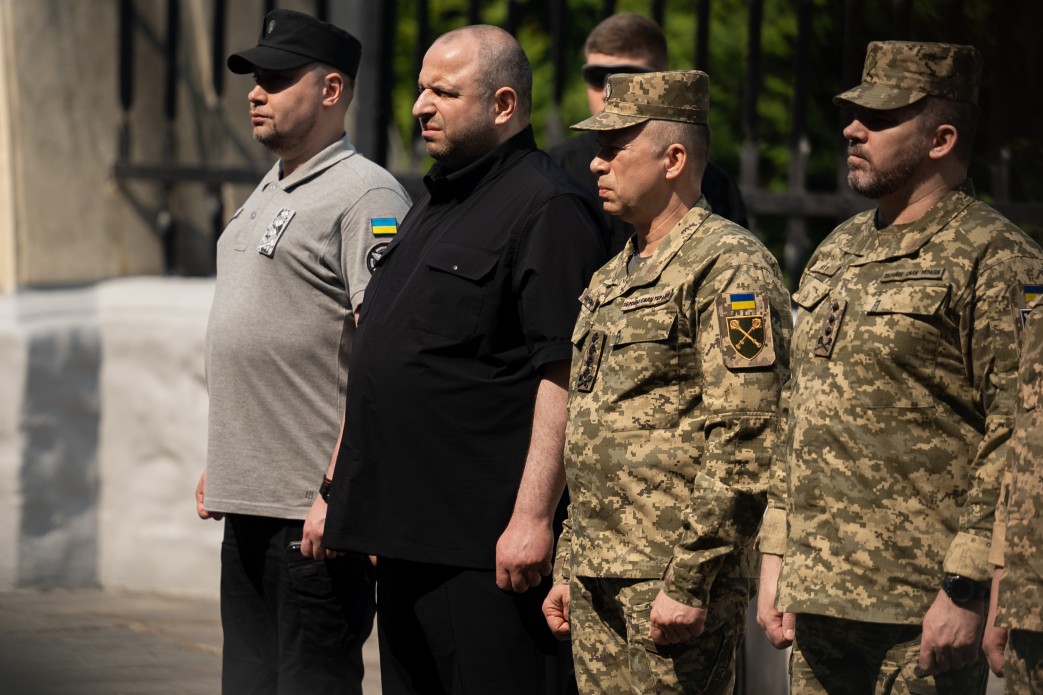 Президент відзначив орденами воїнів армійської авіації - фото 5