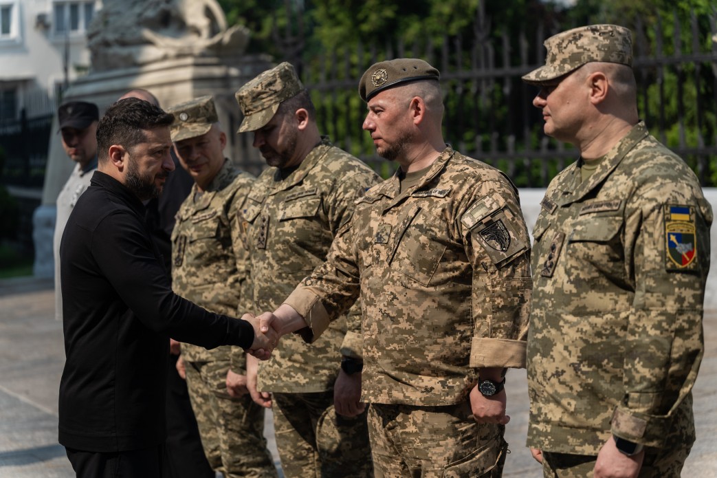 Президент відзначив орденами воїнів армійської авіації - фото 3